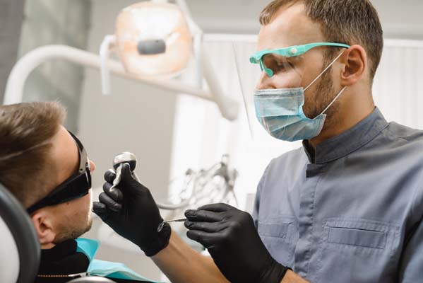 Things To Do Before Visiting An Emergency Dentist